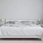 Bettgestell in Weiß im Schlafzimmer (NF)