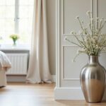 Bodenvase aus Silber im Schlafzimmer (NF)
