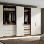Kleiderschrank im Schlafzimmer (NF)
