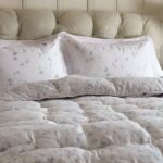 Bettdecken im Schlafzimmer (NF)