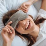 Frau mit Schlafmaske (de.depositphotos.com)