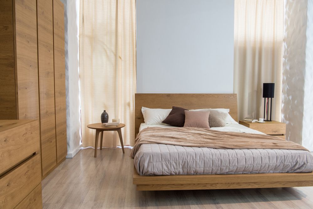Modernes Schlafzimmer mit Holz als nachhaltiges Material (de.depositphotos.com)