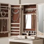 Schmuckschrank mit Spiegel (NF)